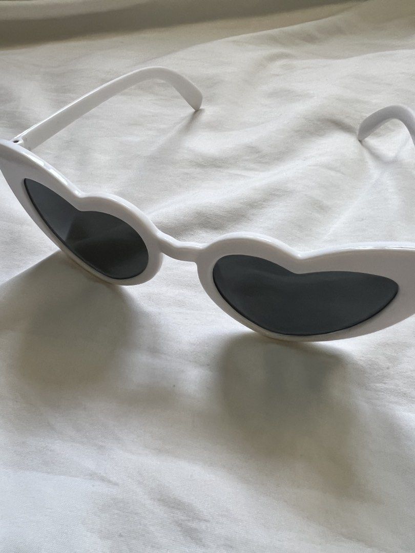 White Heart Shaped Sunglasses (Category: Sunglasses & Eyewear) located in Muntinlupa City. Submitted by uniquepicks (Listing ID 1470417827, Image 3). Description: .