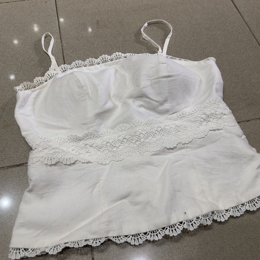 White Lace Crop Top Cami with Back Zipper (Category: Sleeveless) located in Quezon City. Submitted by outyougoph (Listing ID 1470362082, Image 2). Description: .