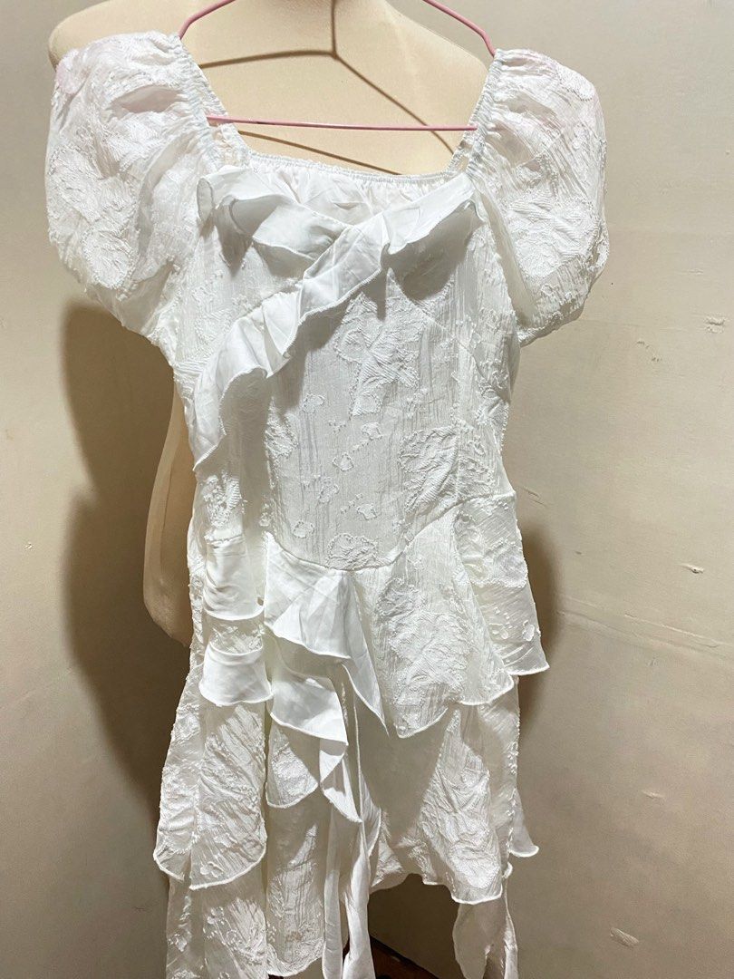 White puff-sleeve ruffled dress (Category: Dresses) located in Trece Martires City. Submitted by serenique_wear (Listing ID 1470417789, Image 3). Description: ⋆˚꩜｡⋆ xs-semi m | no tag ⋆˚꩜｡⋆ like new ⋆˚꩜｡⋆ side zipper ⋆˚꩜｡⋆ mine — ₱199.