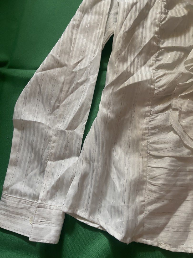 White ruffled polo longsleeves (Category: Longsleeves) located in Manila. Submitted by staerinight (Listing ID 1470502863, Image 3). Description: S-m.