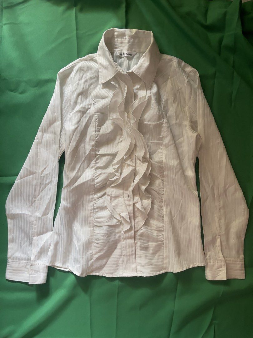 White ruffled polo longsleeves (Category: Longsleeves) located in Manila. Submitted by staerinight (Listing ID 1470502863, Image 1). Description: S-m.