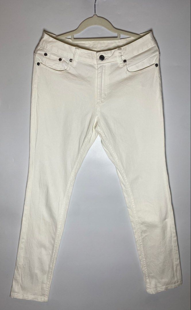 White skinny jeans (Category: Jeans) located in Makati City. Submitted by indaysukaycloset (Listing ID 1470499538, Image 1). Description: White Skinny Jeans - Japan Brand - 14.5" Waist (29") / 38.5" Length Size: 67cm on tag - Fits 28-29" waist - STRETCHABLE! Waist: 14.5" flat lay = 29" actual up to 30 Length: 38.5" - Full length / Ankle fit Hips: approx 18" flat Color: Off-white / Cream Details: Japan Brand 98% Cotton 2% Polyurethane - stretchabl