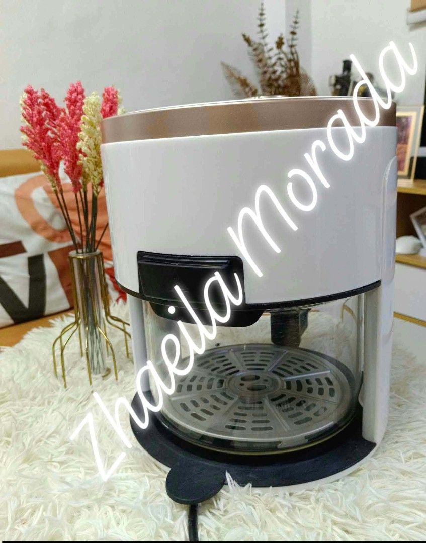 Wilson AIR FRYER 6L (Category: Fryers) located in Manila. Submitted by zhaeila23 (Listing ID 1470416401, Image 2). Description: MINE KA NA 💖 Onhand brandnew ‼️ WILSON AIR FRYER 6L WHITE & BLACK AVAILABLE P1,800 only ‼️ ✅Glass ✅6L ✅Non-sticky ✅OilLess ✅Visible.