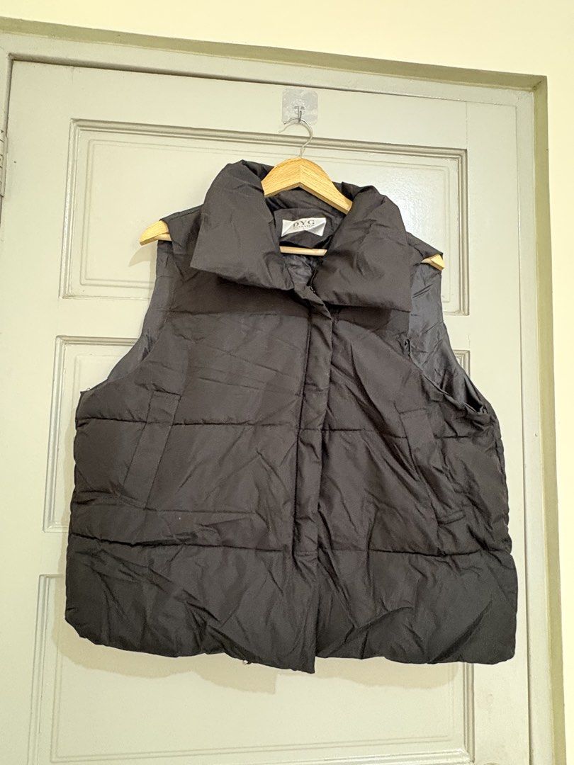 Winter Clothes (Category: Coats, Jackets and Outerwear) located in Apalit. Submitted by minimaliztcloset (Listing ID 1470375683, Image 1). Description: .