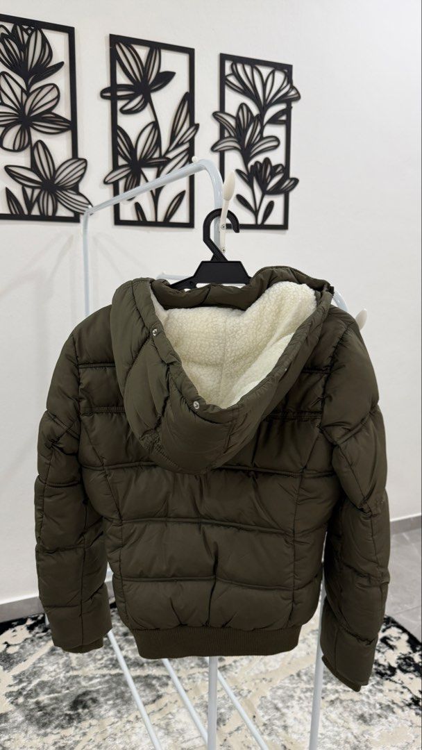 Winter Jacket (Category: Coats, Jackets and Outerwear) located in Shah Alam. Submitted by zoyadesya (Listing ID 1470359534, Image 3). Description: Winter jacket Brand Terranova size S can fit M still like new self pickup available klang/shah alam area .