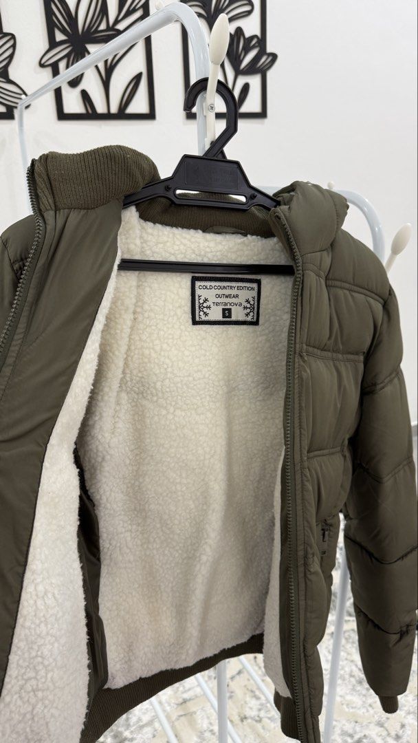 Winter Jacket (Category: Coats, Jackets and Outerwear) located in Shah Alam. Submitted by zoyadesya (Listing ID 1470359534, Image 2). Description: Winter jacket Brand Terranova size S can fit M still like new self pickup available klang/shah alam area .