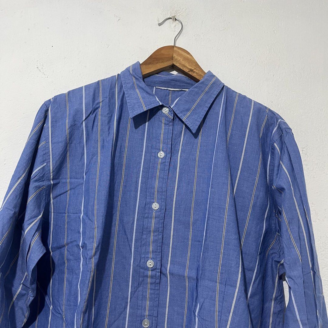 Women's Button Down Polo Long Sleeves [Large] (Category: Longsleeves) located in Quezon City. Submitted by jpsstore (Listing ID 1470446794, Image 2). Description: Size: Large Width: 23" Length: 26" Sleeve: 25" MOP: Gcash SHIPPING: J&t | Lalamove.