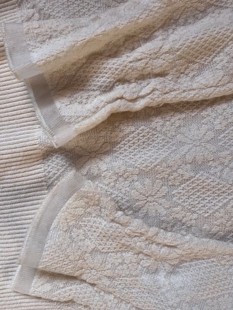 WOMENS IVORY HIGH NECK KNIT PULLOVER SWEATER (Category: Longsleeves) located in Cabuyao City. Submitted by pauln_bt (Listing ID 1470365002, Image 3). Description: .