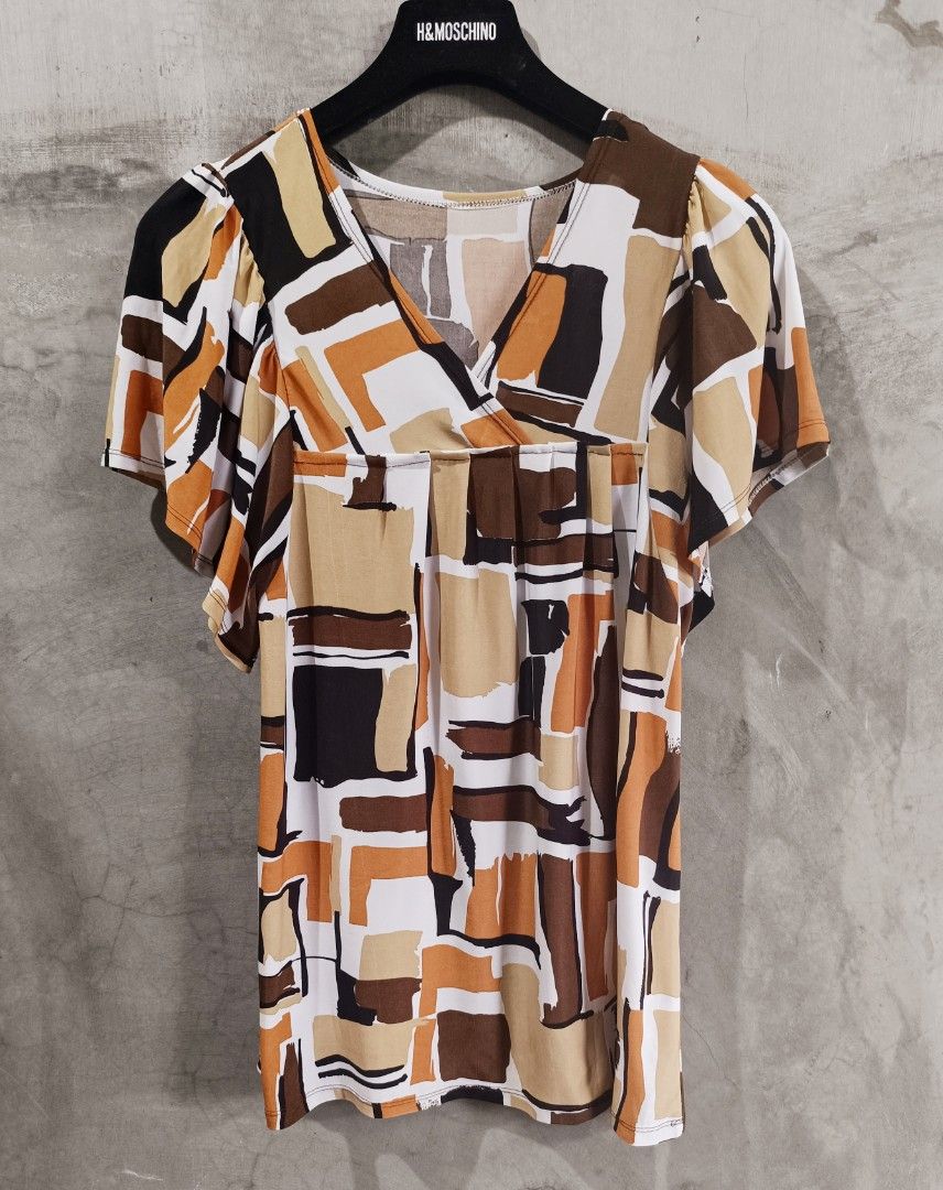 Womens Retro Design Loose Fit Blouse (Category: Blouses) located in Bacoor. Submitted by nineties_kid (Listing ID 1470410963, Image 3). Description: •==> Womens Retro Design Loose Fit Blouse Size: Small *Stretchable *Polyester/ Spandex fabric Color: Multi-colored Shoulder width: 13 inches (from seam to seam of shoulder) Sleeve length: 8 inches Blouse width: 19 inches Blouse length: 26 inches ______ -Modes Of Delivery: J&T/Lalamove/ LBC (Cash on P