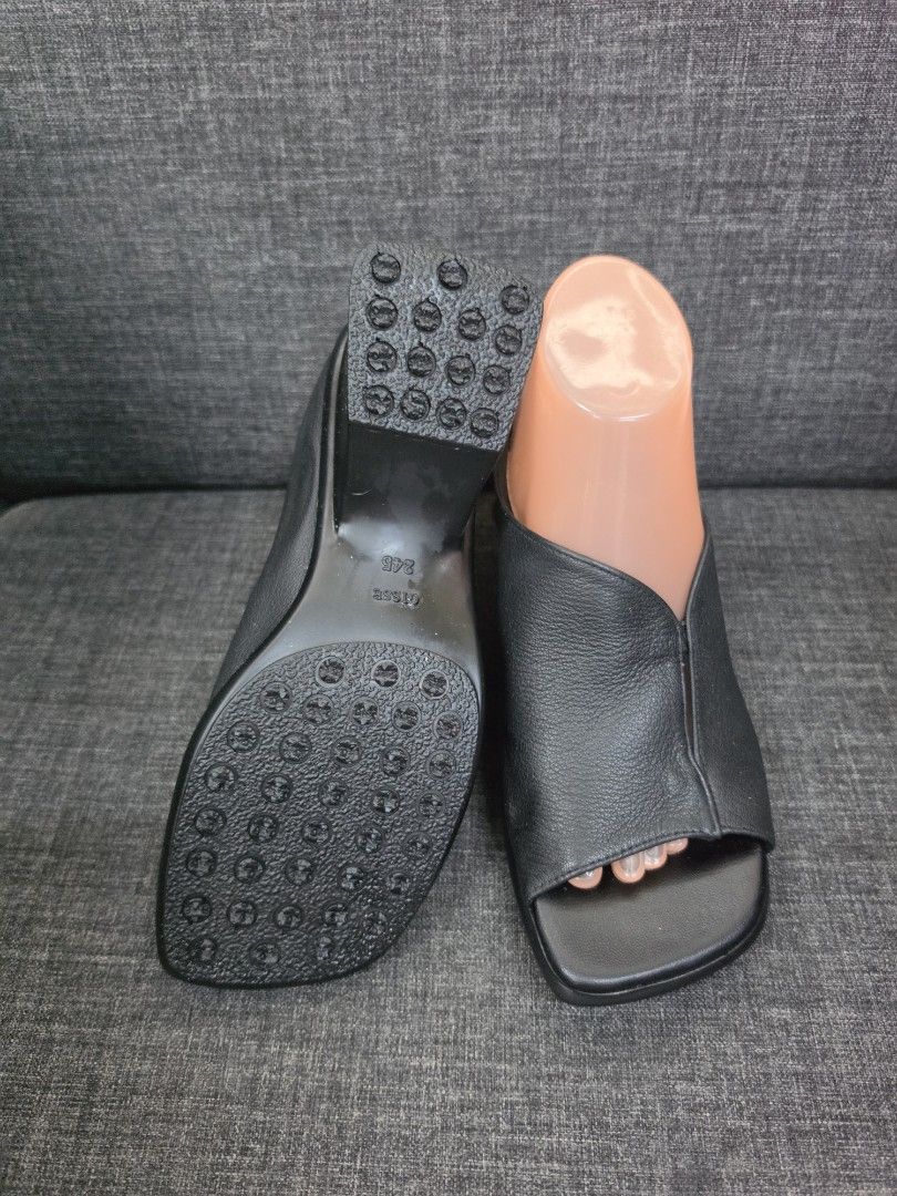 Womens Sandals (Category: Wedges) located in General Trias. Submitted by rb_collezione (Listing ID 1470410772, Image 3). Description: Likenew Condition.