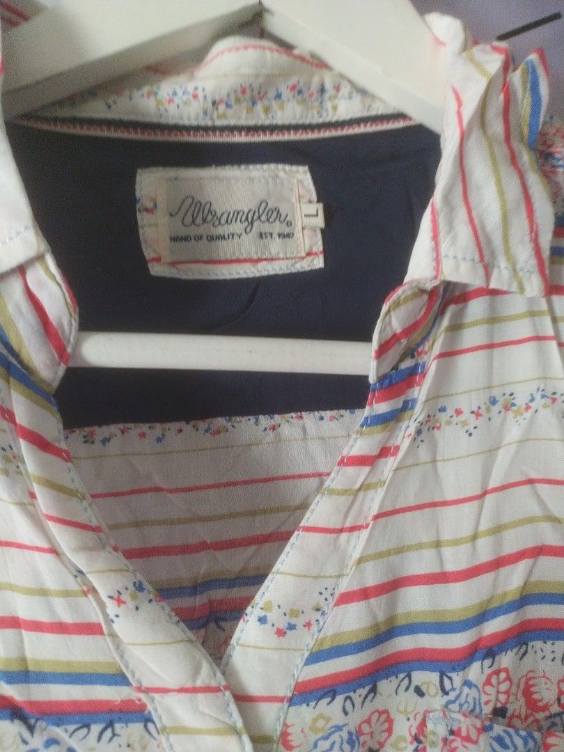 Wrangler blouse large (Category: Blouses) located in Manila. Submitted by timtam04 (Listing ID 1470415220, Image 2). Description: .