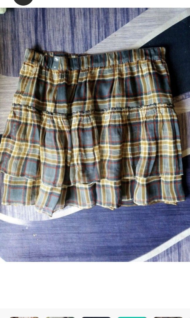 Y2K ABERCROMBIE STRIPES SKIRT (Category: Skirts) located in Manila. Submitted by icamalicdem29 (Listing ID 1470393001, Image 3). Description: .