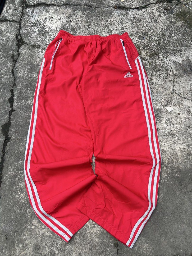 Y2k Adidas Trackpants (Category: Activewear) located in Manila. Submitted by jamesgrefi35527 (Listing ID 1470487416, Image 1). Description: Dm.