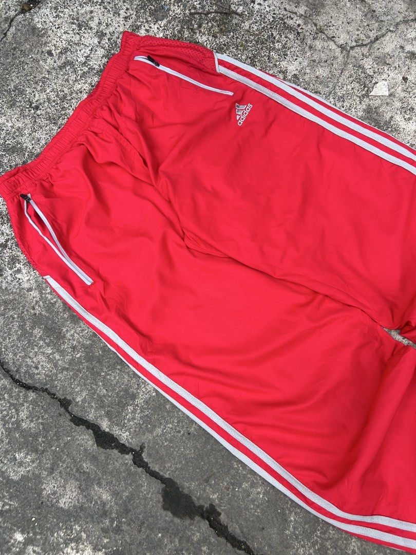 Y2k Adidas Trackpants (Category: Activewear) located in Manila. Submitted by jamesgrefi35527 (Listing ID 1470487416, Image 3). Description: Dm.