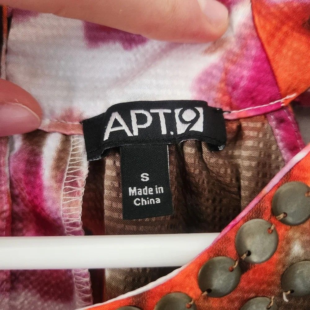 Y2K blouse (Category: Others Tops) located in Manila. Submitted by icamalicdem29 (Listing ID 1470391489, Image 2). Description: .