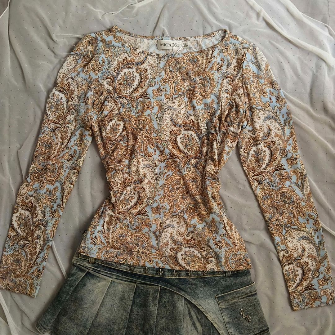 Y2K Blue Paisley Long Sleeve Top (Category: Longsleeves) located in Manila. Submitted by electricpetals (Listing ID 1470477243, Image 2). Description: - Could fit S-M - Top: Blue and brown paisley print, stretchy fabric, long sleeves .