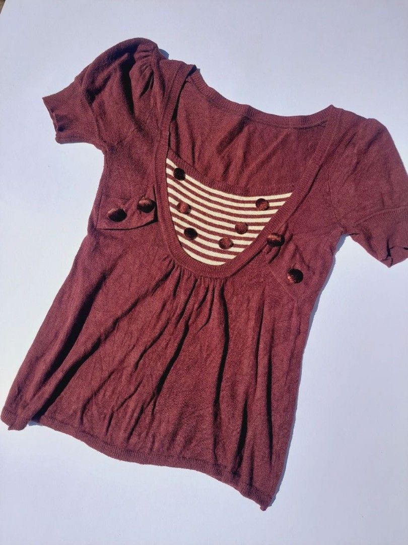 Y2k brown Knitted top (Category: Blouses) located in Echague. Submitted by ribbitpicks (Listing ID 1470415823, Image 2). Description: minimal lints bust 28-34 length 22.5.