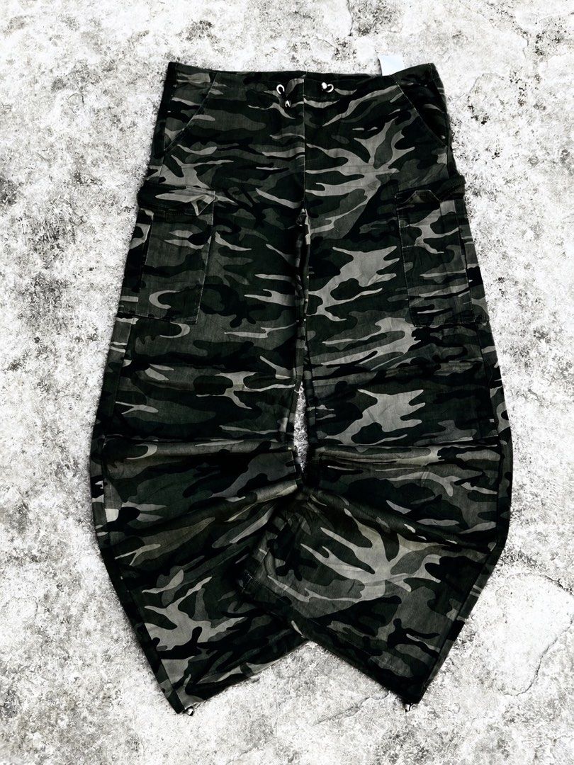 Y2k Camouflage Baggy Jeans (Category: Jeans) located in Manila. Submitted by jamesgrefi35527 (Listing ID 1470488900, Image 1). Description: Dm.