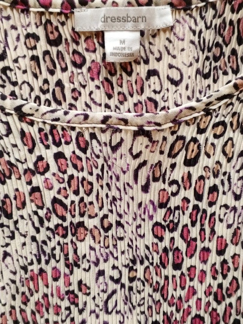 Y2k Crinkle Pleated Tank Top (Category: Sleeveless) located in Legazpi City. Submitted by gaz1009 (Listing ID 1470441938, Image 3). Description: Floral x Animal print Brandnew Condition Medium on tag L25, S-M (has stretchable fabric) Color Rate : 10/10 no issues ⚠️ REMINDER: Items are either pre-loved or thrifted, so always manage your expectations. Authenticity is also not guaranteed so buy at your own risk..