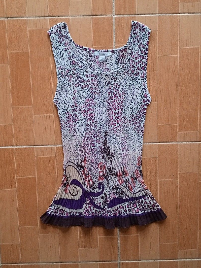 Y2k Crinkle Pleated Tank Top (Category: Sleeveless) located in Legazpi City. Submitted by gaz1009 (Listing ID 1470441938, Image 2). Description: Floral x Animal print Brandnew Condition Medium on tag L25, S-M (has stretchable fabric) Color Rate : 10/10 no issues ⚠️ REMINDER: Items are either pre-loved or thrifted, so always manage your expectations. Authenticity is also not guaranteed so buy at your own risk..