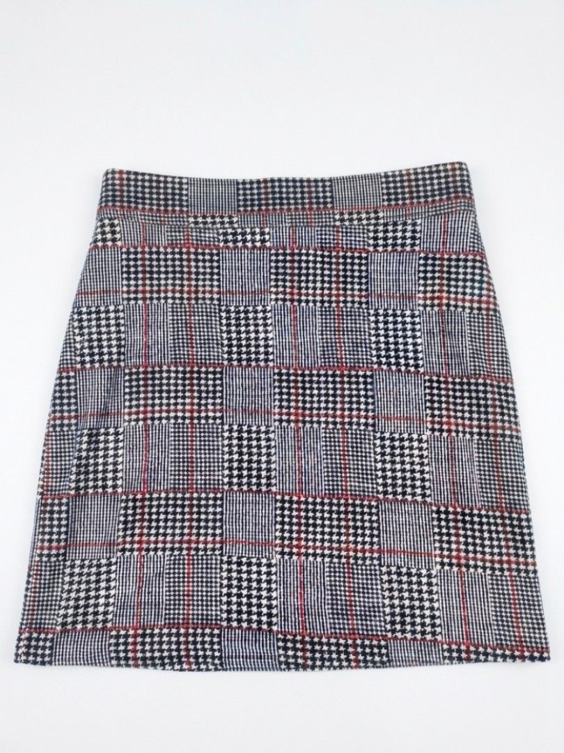Y2K 2000s Fashion Nova Plaid Houndstooth Patchwork Mini Skirt (Category: Skirts) located in Bocaue. Submitted by _agentorange (Listing ID 1470504478, Image 1). Description: - Style: Short plaid skirt with houndstooth and windowpane patchwork patterns - Colorway: Black, white, and red - Fit: Fitted waistband with a clean flat front design - Pairing: Perfect to style with sweaters and boots for cooler weather fits 30-32 waistline no inner shorts an