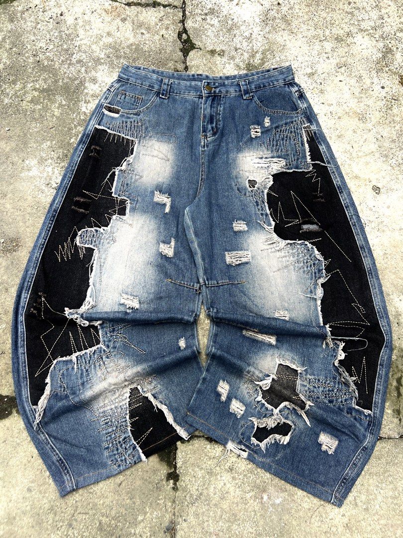 Y2K Grunge Disstressed Baggy Pants (Category: Jeans) located in Manila. Submitted by jamesgrefi35527 (Listing ID 1470488002, Image 1). Description: Dm.