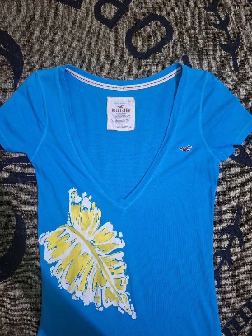 Y2k hollister tops deep V neck (Category: Blouses) located in Palayan City. Submitted by erae_lf (Listing ID 1470516598, Image 2). Description: Excellent condition no issue small on tag dm Location: Palayan City Nueva Ecija.