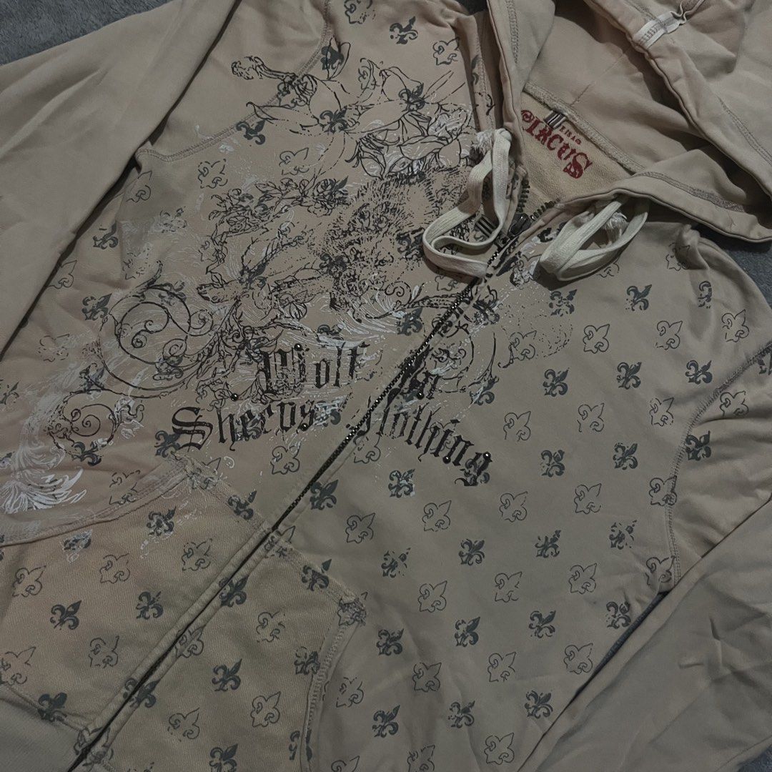 Y2k hoodie (Category: Hoodies) located in Lipa City. Submitted by snor.g (Listing ID 1470425497, Image 2). Description: .
