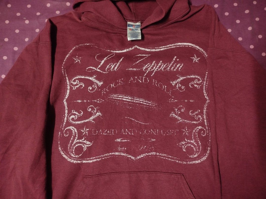 Y2k Led Zeppelin Hoodie Jacket (Category: Coats, Jackets and Outerwear) located in San Juan City. Submitted by reddvelasquez4298 (Listing ID 1470460170, Image 2). Description: Y2k Led Zeppelin Hoodie Jacket Size Large 23 Width 27 Length Good Condition Issue Crackprints, check photos. 😁 800 pesos PM.