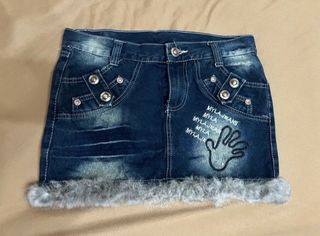(Category: ) located in . Submitted by kirstenswardrobe (Listing ID 1470514780, Image 1). Description: .