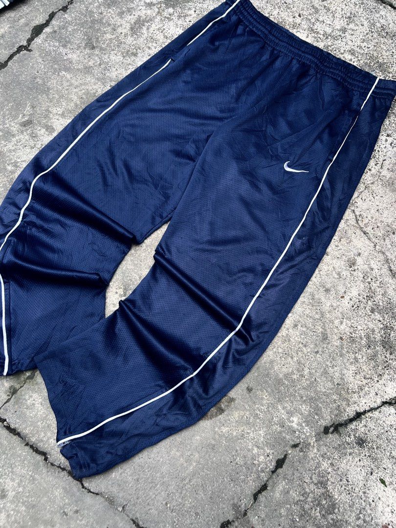 Y2k Nike Sweatpants (Category: Activewear) located in Manila. Submitted by jamesgrefi35527 (Listing ID 1470486903, Image 2). Description: Dm.