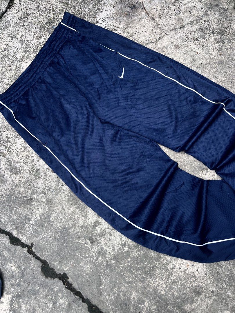 Y2k Nike Sweatpants (Category: Activewear) located in Manila. Submitted by jamesgrefi35527 (Listing ID 1470486903, Image 3). Description: Dm.