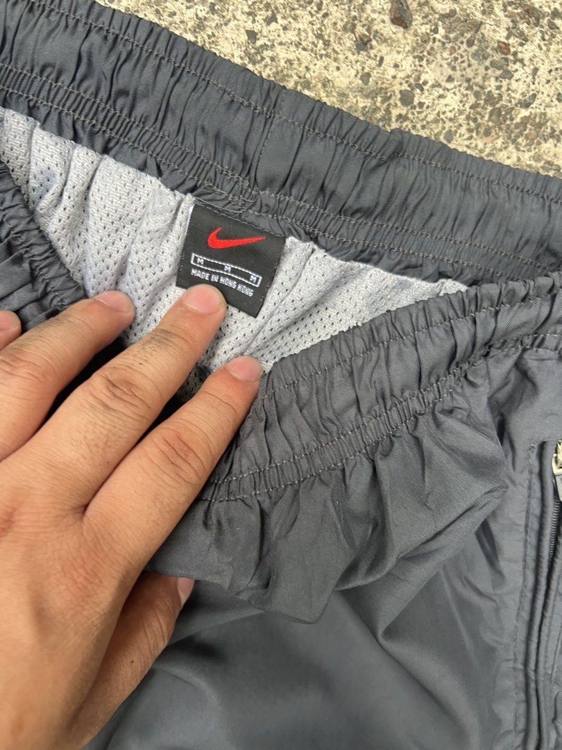 Y2k Nike Trackpants (Category: Activewear) located in Manila. Submitted by jamesgrefi35527 (Listing ID 1470487259, Image 3). Description: Dm.