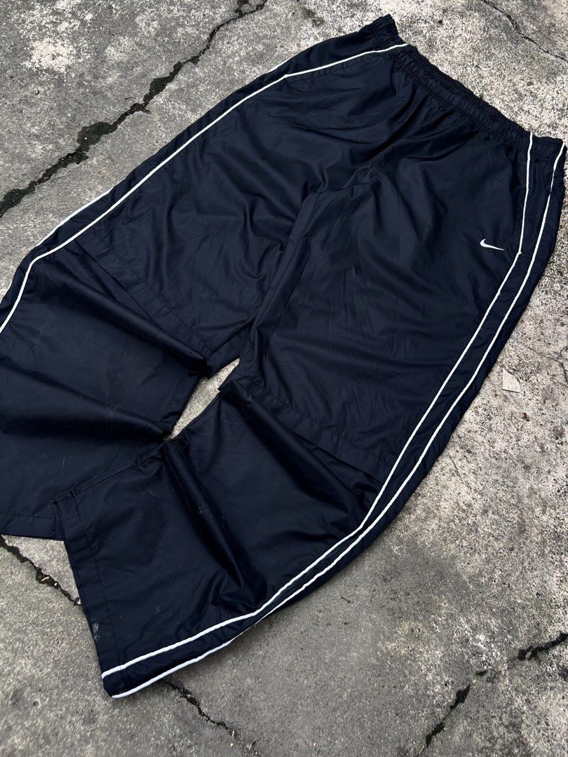 Y2k Nike Trackpants 2Lines (Category: Activewear) located in Manila. Submitted by jamesgrefi35527 (Listing ID 1470487082, Image 2). Description: Dm.