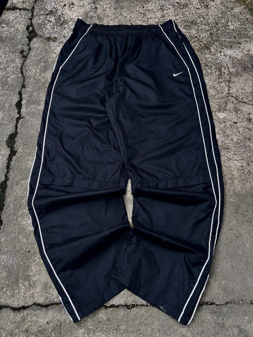 Y2k Nike Trackpants 2Lines (Category: Activewear) located in Manila. Submitted by jamesgrefi35527 (Listing ID 1470487082, Image 1). Description: Dm.