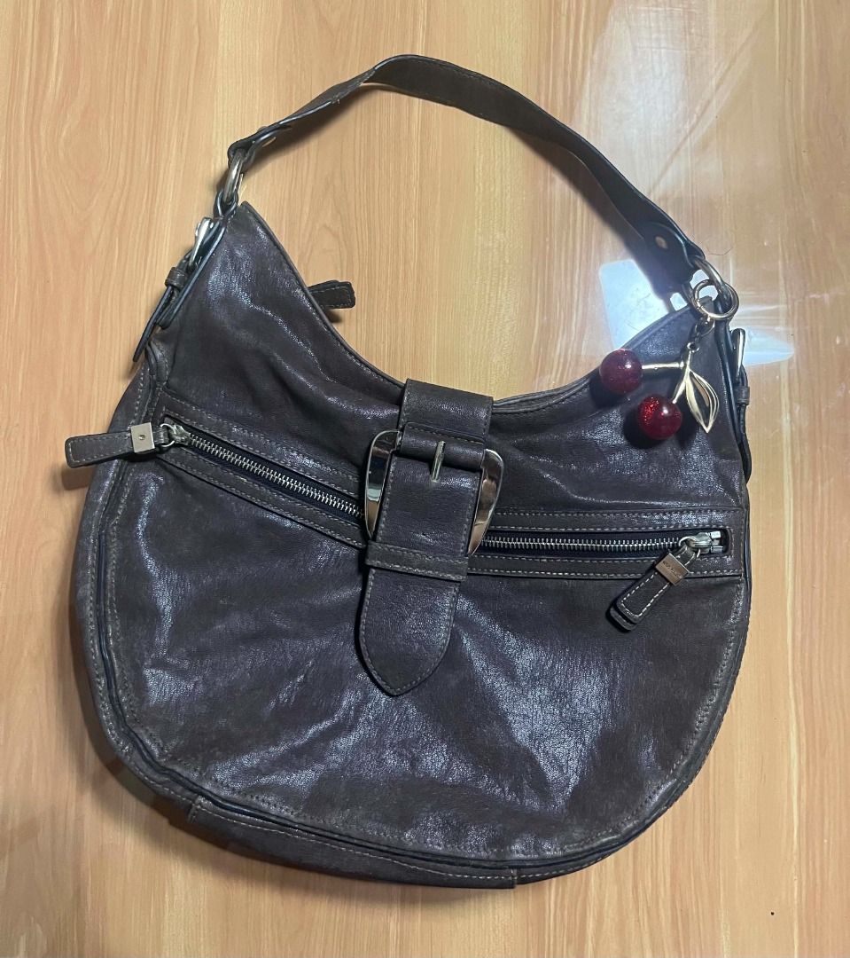 Y2k Nine West Choco Brown Shoulder Bag (Category: Shoulder Bags) located in Manila. Submitted by senggggg. (Listing ID 1470523642, Image 2). Description: verygood condition working zip minimal sign of use neec cleaining.