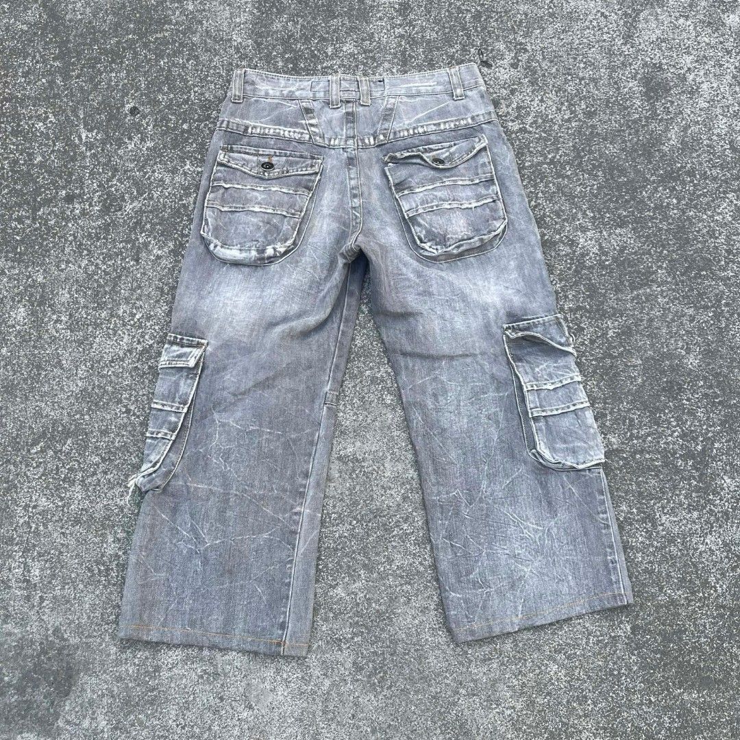Y2K PANTS (Category: Jeans) located in Manila. Submitted by lycheee13 (Listing ID 1470510979, Image 2). Description: Y2K PANTS SNIK JEANS SOLID MAKAPAL AT MABIGAT MEDUIM ON TAG W33 x L35 LEG HOLE - 10 550 💰 EXCELLENT CONDITION.