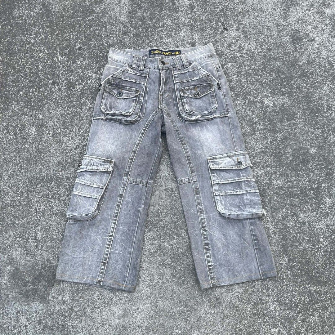 Y2K PANTS (Category: Jeans) located in Manila. Submitted by lycheee13 (Listing ID 1470510979, Image 1). Description: Y2K PANTS SNIK JEANS SOLID MAKAPAL AT MABIGAT MEDUIM ON TAG W33 x L35 LEG HOLE - 10 550 💰 EXCELLENT CONDITION.