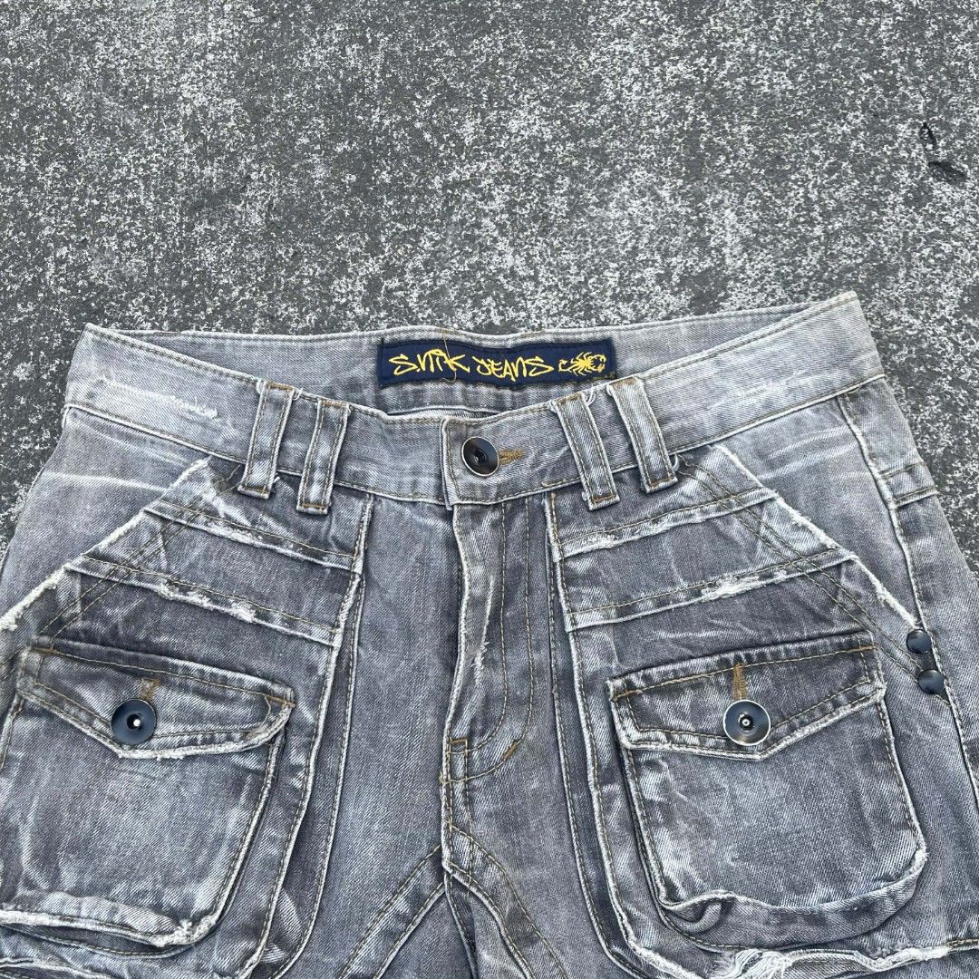 Y2K PANTS (Category: Jeans) located in Manila. Submitted by lycheee13 (Listing ID 1470510979, Image 3). Description: Y2K PANTS SNIK JEANS SOLID MAKAPAL AT MABIGAT MEDUIM ON TAG W33 x L35 LEG HOLE - 10 550 💰 EXCELLENT CONDITION.