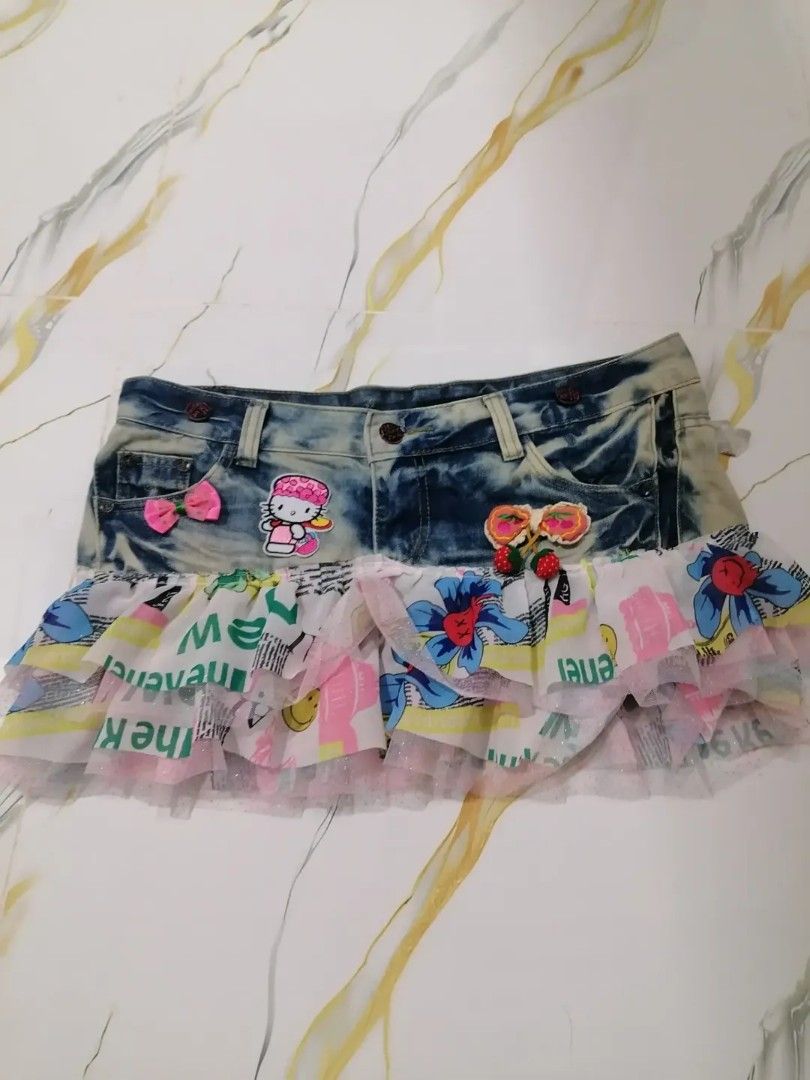 Y2k skirt with hello kitty (Category: Skirts) located in Manila. Submitted by _thriftyay (Listing ID 1470383517, Image 1). Description: 📍metro manila size 33 on tag no issue.