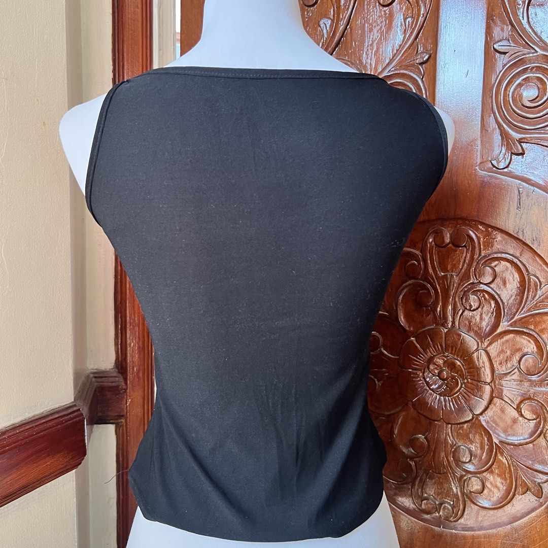 Y2K tank top (xs-s) (Category: Sleeveless) located in Manila. Submitted by loveditonce.0711 (Listing ID 1470358149, Image 3). Description: .