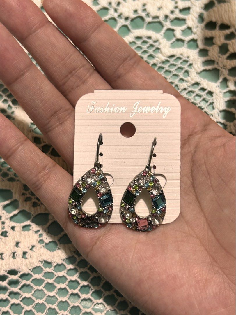 Y2k tear drop gemstone Earrings (Category: Earrings) located in Pinamalayan. Submitted by _dragonfly (Listing ID 1470485896, Image 2). Description: .