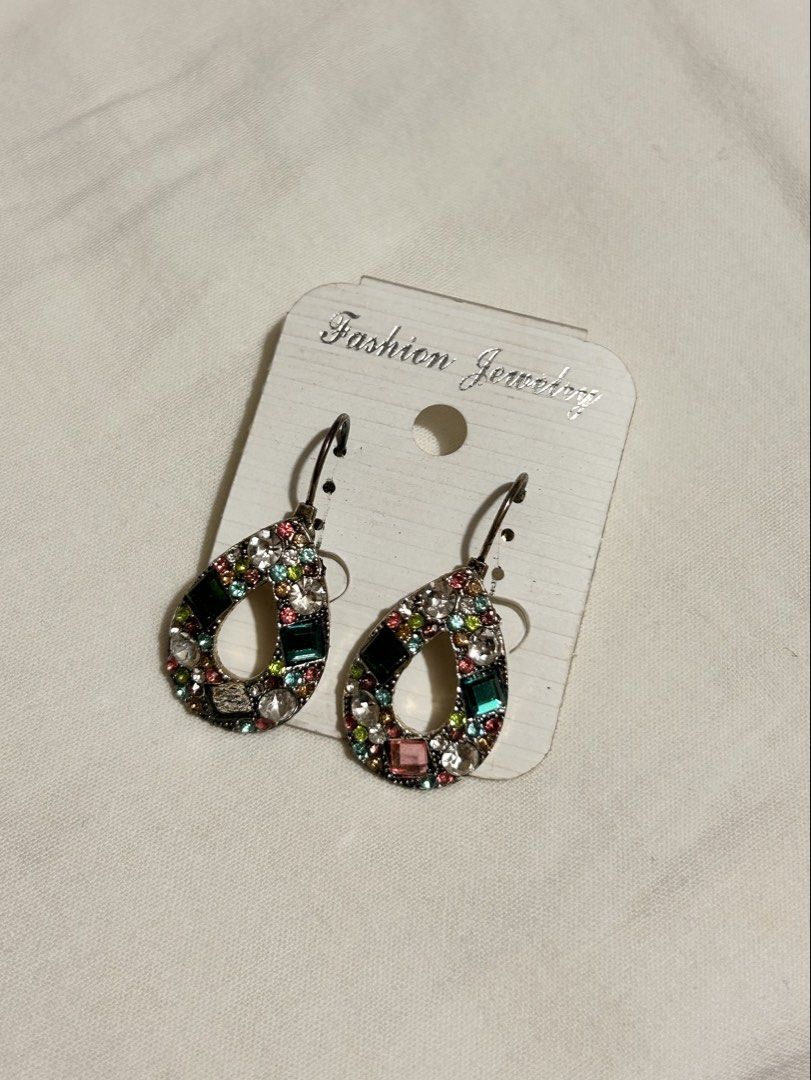 Y2k tear drop gemstone Earrings (Category: Earrings) located in Pinamalayan. Submitted by _dragonfly (Listing ID 1470485896, Image 1). Description: .
