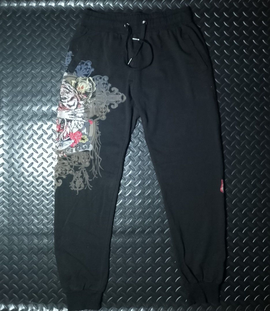 Y2k Vintage Ed Hardy Jogger (Category: Joggers) located in Baguio. Submitted by bado.feels (Listing ID 1470478674, Image 1). Description: Excellent condition Size 28-36 Length 37 Thigh 11 Leg Opening 4 550+sf.