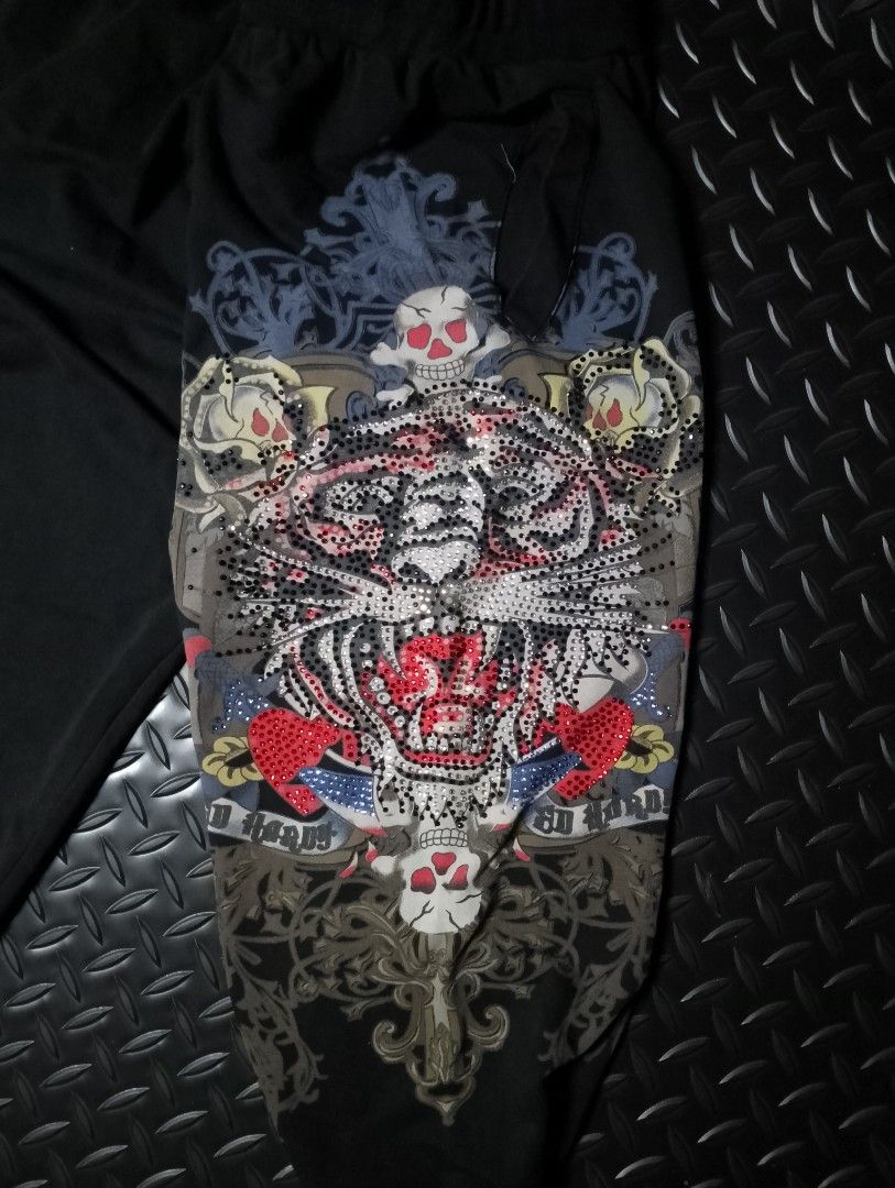 Y2k Vintage Ed Hardy Jogger (Category: Joggers) located in Baguio. Submitted by bado.feels (Listing ID 1470478674, Image 3). Description: Excellent condition Size 28-36 Length 37 Thigh 11 Leg Opening 4 550+sf.