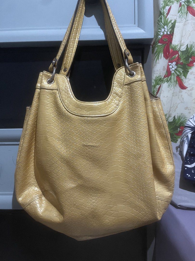 y2k xoxo crocodile skin bag (Category: Shoulder Bags) located in Iligan City. Submitted by yolkfinds (Listing ID 1470504192, Image 3). Description: check pictures for details.