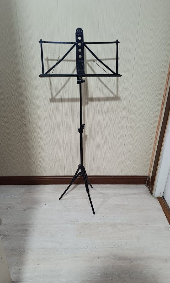 Yamaha MS-250ALS lightweight folding music stand (Category: Musical Instruments) located in Midsayap. Submitted by macoy.picker (Listing ID 1470369893, Image 1). Description: Yamaha MS-250ALS lightweight folding music stand Made In Japan FREE SHIPPING.