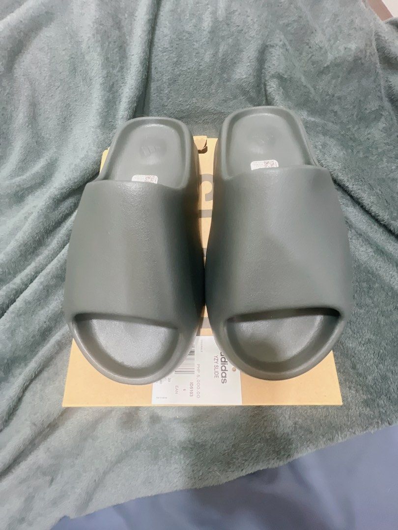 Yeezy Onyx size 6 (Category: Slippers and slides) located in Pasig City. Submitted by mr.abrenica (Listing ID 1470373910, Image 2). Description: Yeezy Onyx Slide Tried on only-can pass as brandnew Bought at Adidas app Complete with box tag Size 6 US womens (can also fit to narrow footed women size 7US) Can send email receipt if requested Payment:gcash Shipping: lalamove or any of your choice.