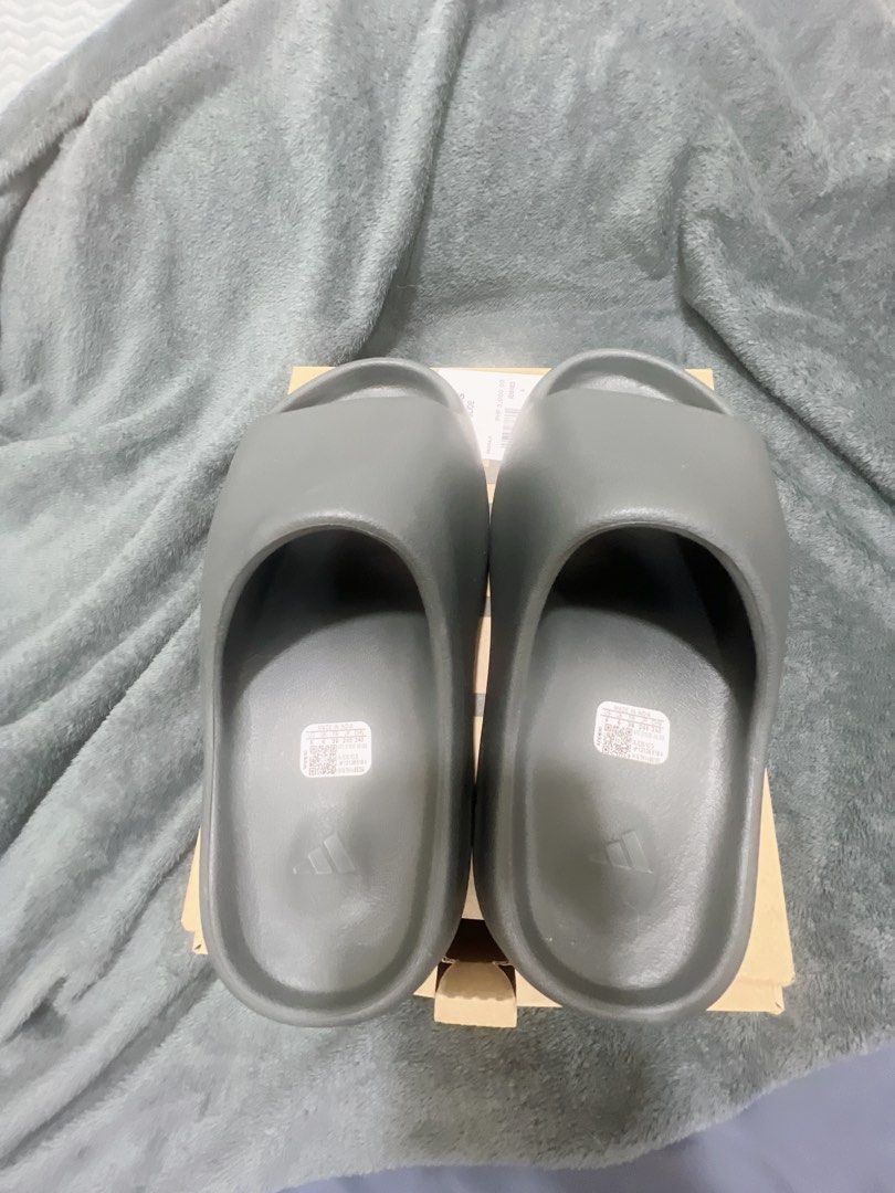 Yeezy Onyx size 6 (Category: Slippers and slides) located in Pasig City. Submitted by mr.abrenica (Listing ID 1470373910, Image 3). Description: Yeezy Onyx Slide Tried on only-can pass as brandnew Bought at Adidas app Complete with box tag Size 6 US womens (can also fit to narrow footed women size 7US) Can send email receipt if requested Payment:gcash Shipping: lalamove or any of your choice.