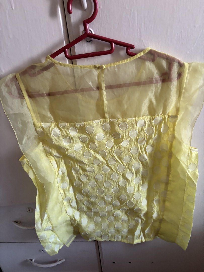 Yellow Polka dot blouse (Category: Blouses) located in Teresa. Submitted by lovedbykels (Listing ID 1470350468, Image 3). Description: Large on tag best fit semi med to medium Sizing runs small.